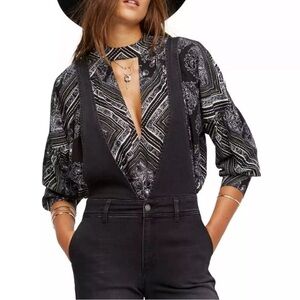 FREE PEOPLE Walking On A Dream Geometric Print
Cut Out Boho Tunic